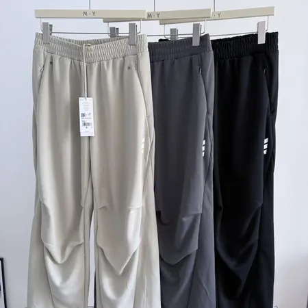 アディダス カジュアルパンツ