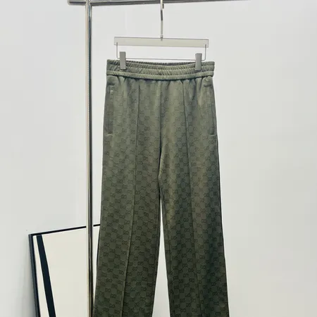 グッチ カジュアルパンツ