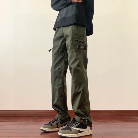 フェラガモ カジュアルパンツ