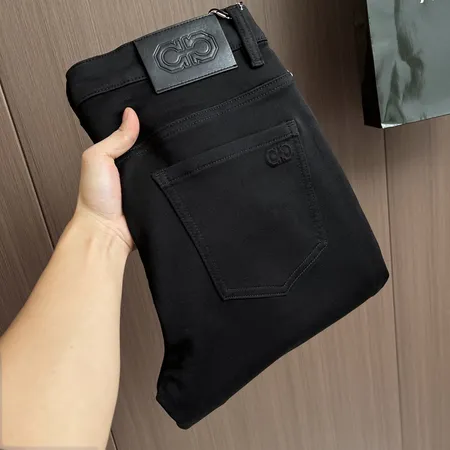 フェラガモ ジーンズ