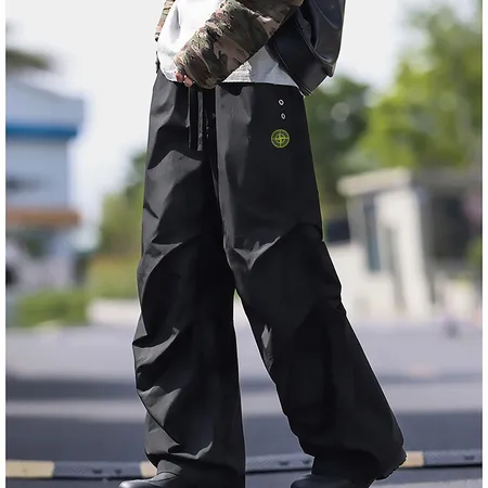 フェラガモ カジュアルパンツ