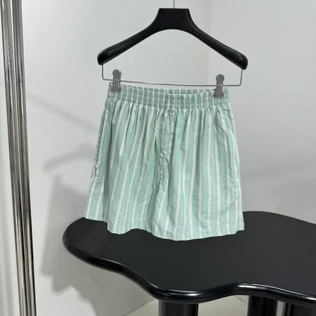 バレンシアガ ショートパンツ