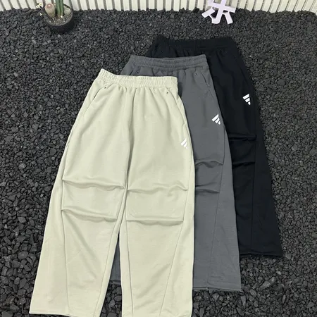 アディダス カジュアルパンツ
