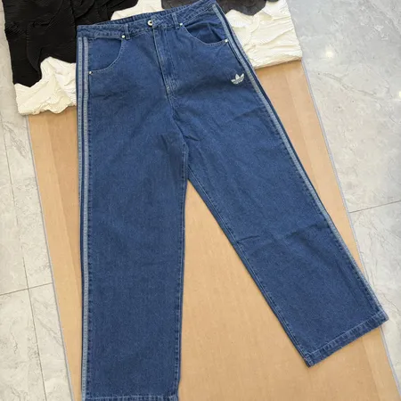 アディダス カジュアルパンツ