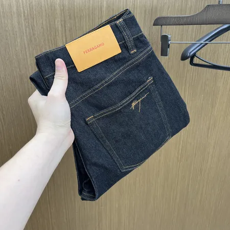 フェラガモ ジーンズ