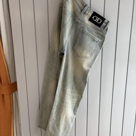 フェラガモ ジーンズ