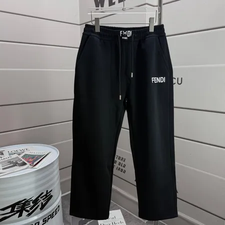 フェンディ カジュアルパンツ