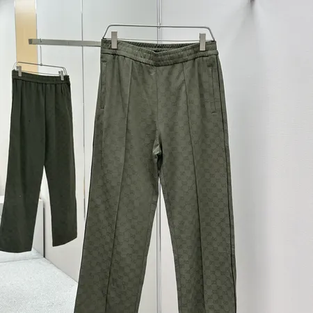 グッチ カジュアルパンツ