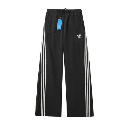 アディダス カジュアルパンツ
