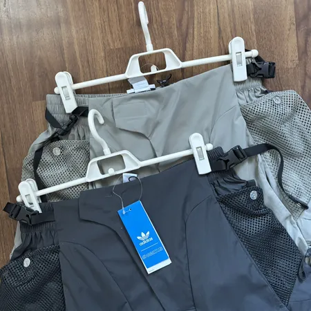 アディダス カジュアルパンツ