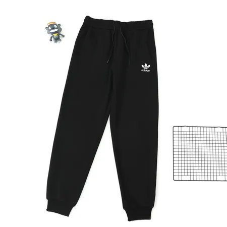 アディダス カジュアルパンツ