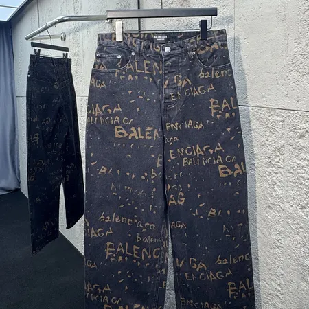 バレンシアガ ジーンズ