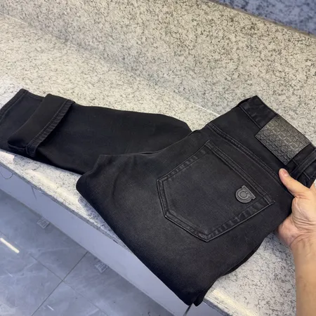 フェラガモ ジーンズ