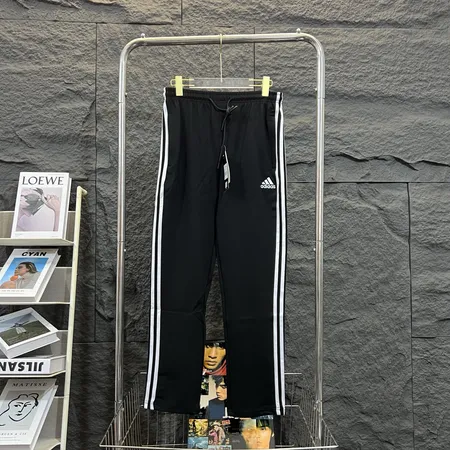 アディダス カジュアルパンツ