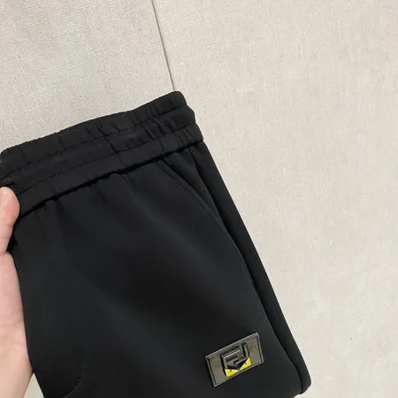 フェンディ カジュアルパンツ