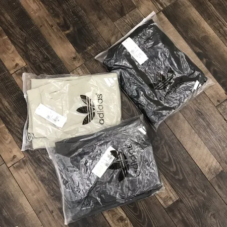 アディダス カジュアルパンツ