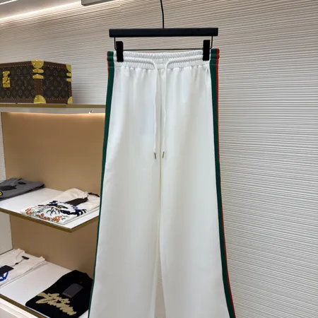 グッチ カジュアルパンツ