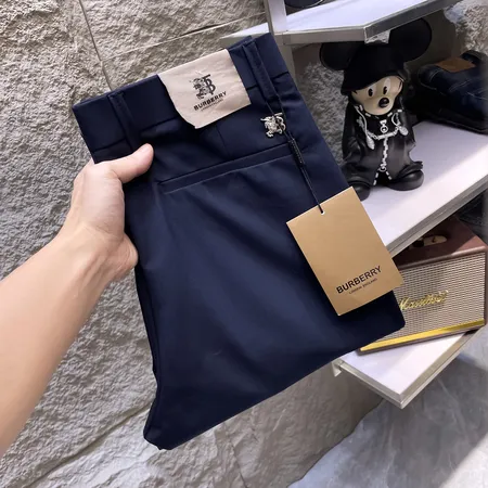 バーバリー ス カジュアルパンツ