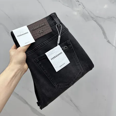 フェラガモ ジーンズ