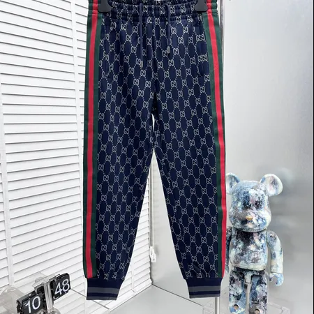 グッチ カジュアルパンツ