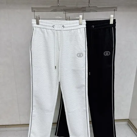 グッチ カジュアルパンツ