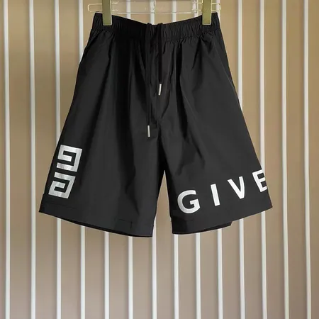 ジバンシィ ショートパンツ