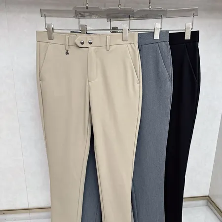 プラダ カジュアルパンツ