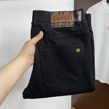 フェンディ カジュアルパンツ