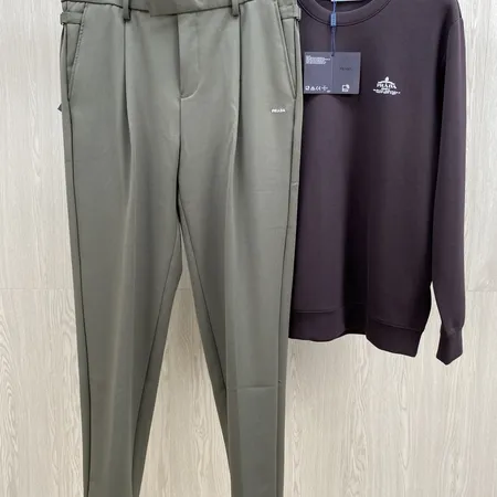 プラダ カジュアルパンツ