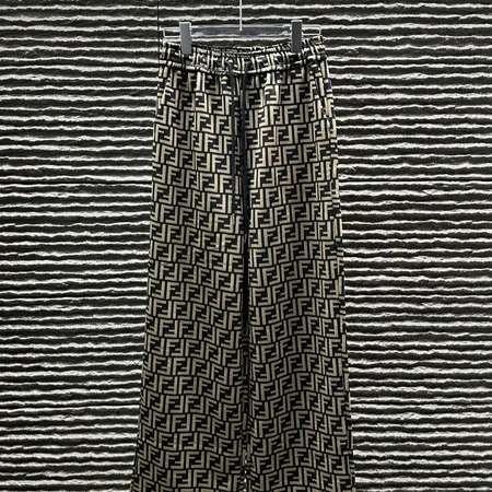 フェンディ カジュアルパンツ