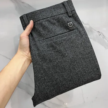 フェラガモ カジュアルパンツ