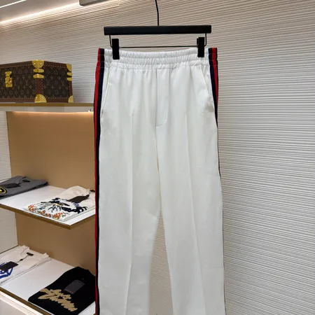 グッチ カジュアルパンツ