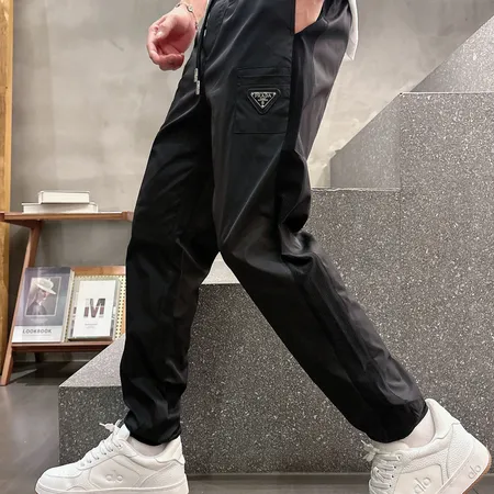 プラダ カジュアルパンツ