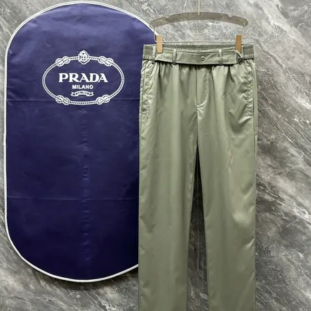 プラダ カジュアルパンツ