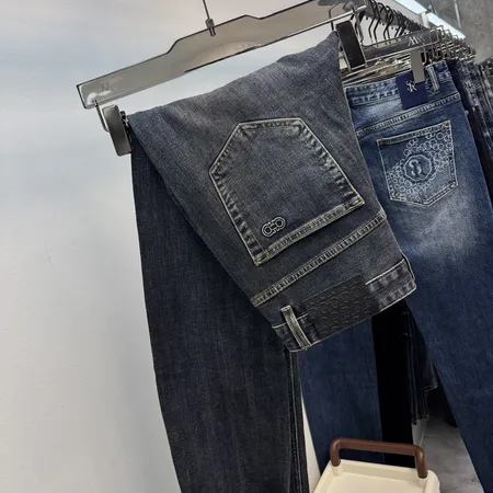 フェラガモ ジーンズ