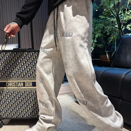 バレンシアガ カジュアルパンツ