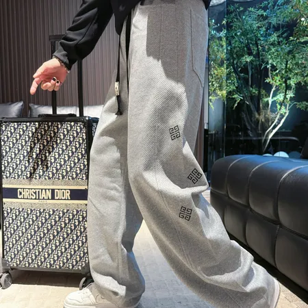 ジバンシィ カジュアルパンツ