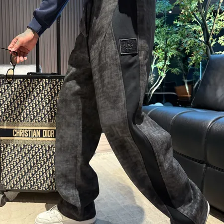 フェンディ カジュアルパンツ