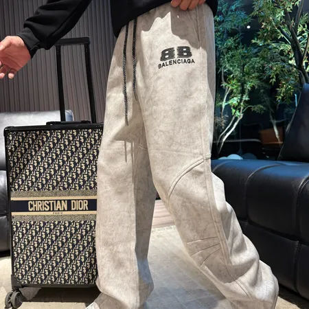 バレンシアガ カジュアルパンツ