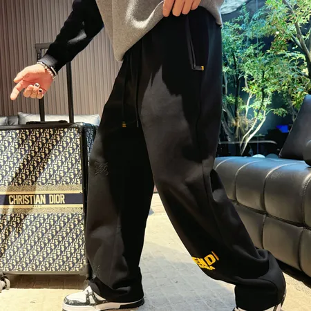 フェンディ カジュアルパンツ