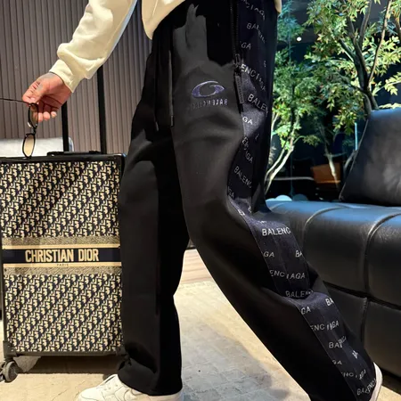 バレンシアガ カジュアルパンツ