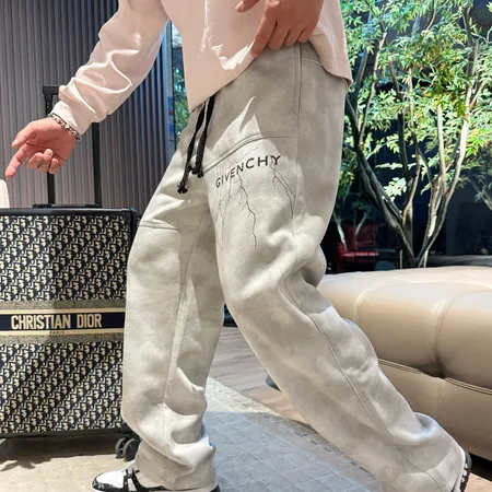 ジバンシィ カジュアルパンツ