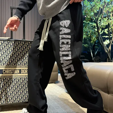 バレンシアガ カジュアルパンツ