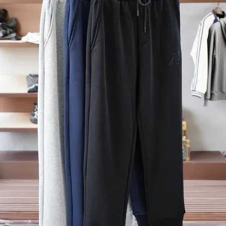 フェンディ カジュアルパンツ