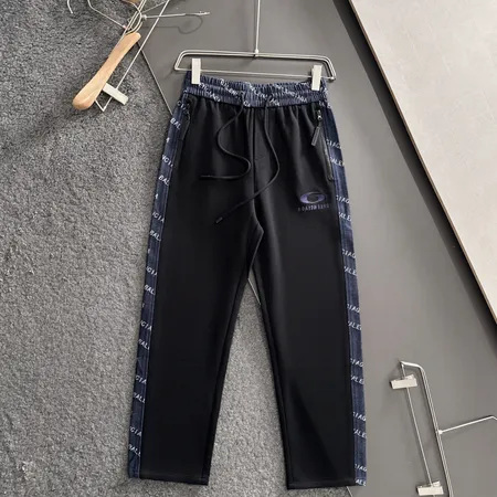 バレンシアガ カジュアルパンツ