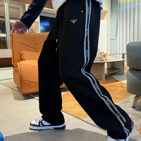 プラダ カジュアルパンツ