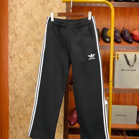 バレンシアガ カジュアルパンツ