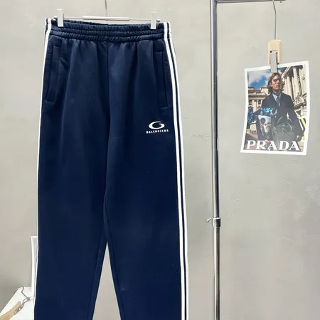 バレンシアガ カジュアルパンツ