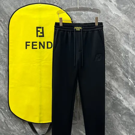 フェンディ カジュアルパンツ