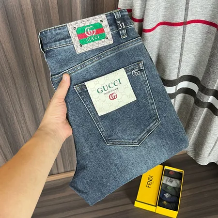 グッチ ジーンズ